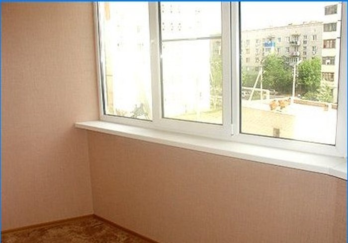 Zasklení a izolace balkonu