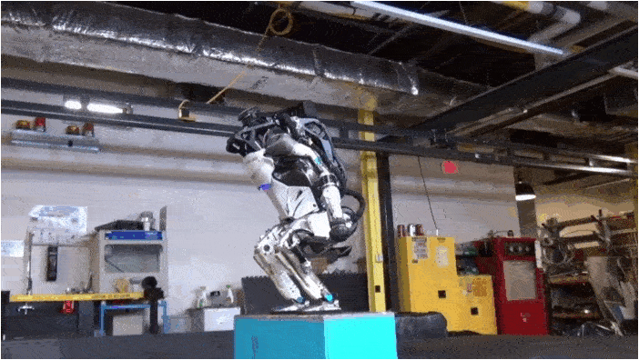 Boston Dynamics Atlas Robot provádí backflip