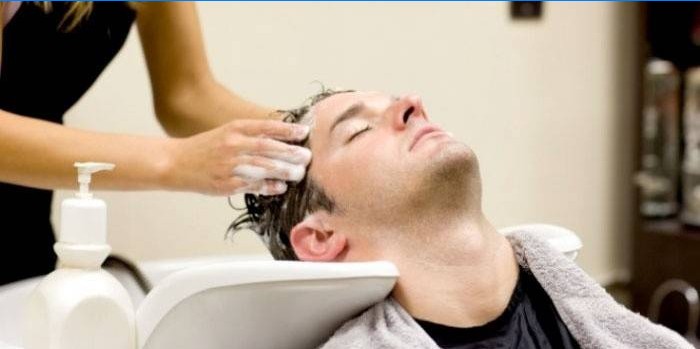 Muži používají šampon každé 3 dny