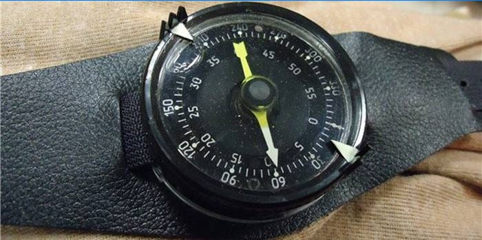 Vojenský kompasový model