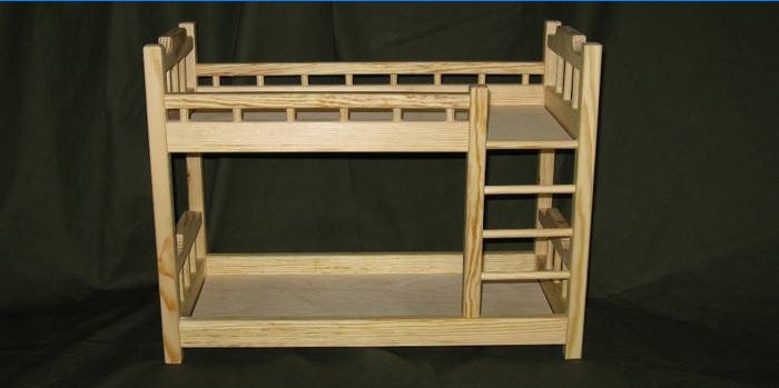Dřevěná postel pro panenku