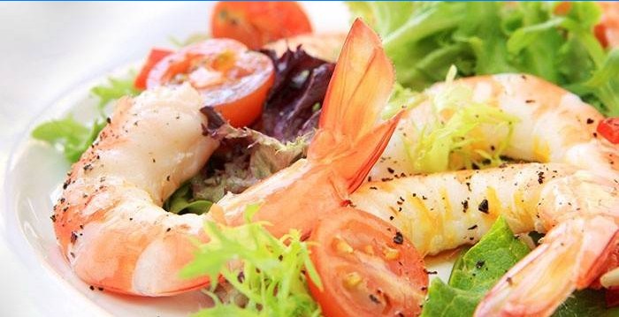 Nízkokalorické krevety a zeleninový salát
