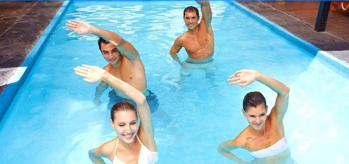 Bazénová cvičení pro muže a ženy