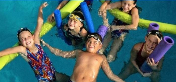Lekce plavání pro děti v bazénu
