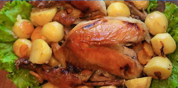 Pečené kuře v troubě se bramborami