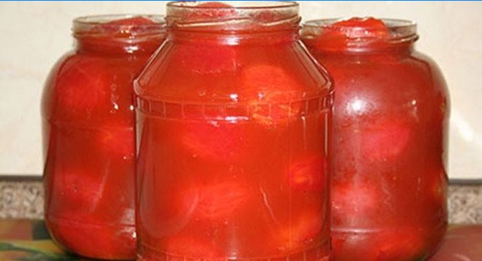 Nakládané okurky a rajčata v rajčatové šťávě