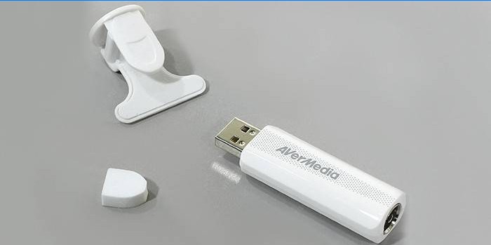 USB video tuner s anténou pro notebook AVerMedia Technologies TD310