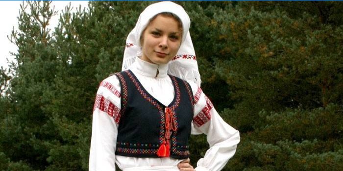 Dívka v běloruském kroji