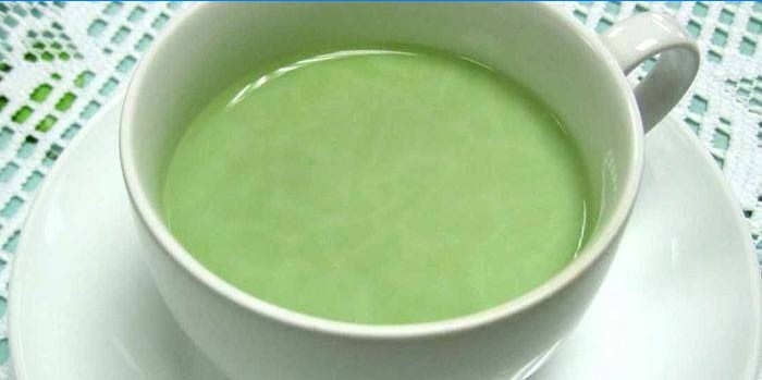 Zelený čaj s mlékem