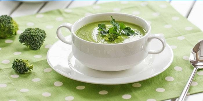 Zelená brokolice krémová polévka