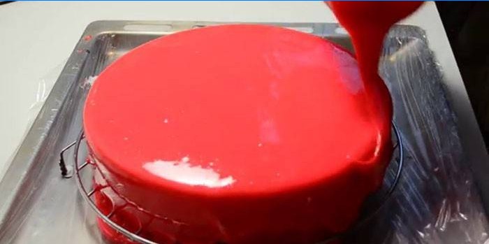 Proces povlakování koláče se zrcadlovou barvou
