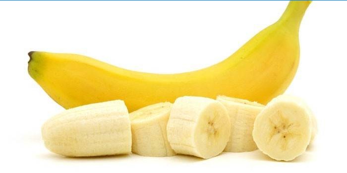 Plátky banánů a celý banán
