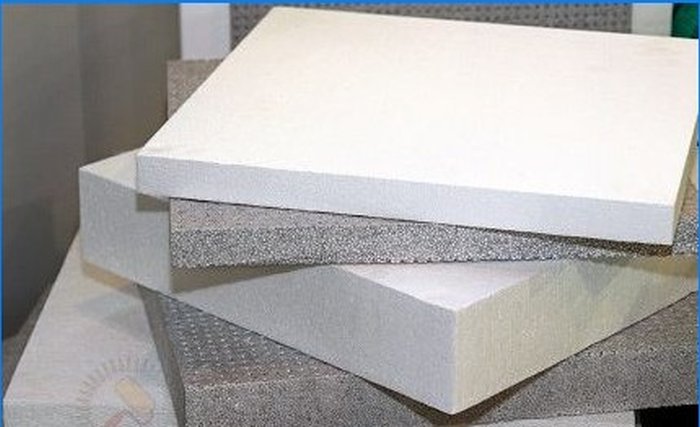 Jak vyrobit základ podlahy pod potěrem z expandovaného polystyrenu