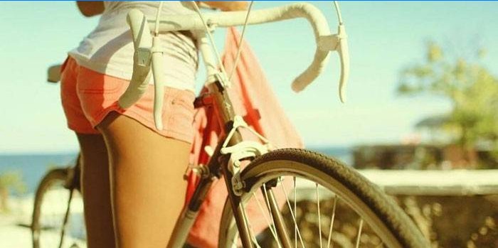 Dívka s na kole