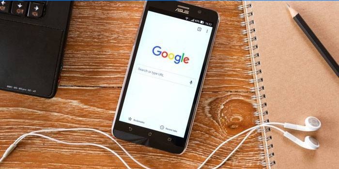 Asus smartphone s prohlížečem Google