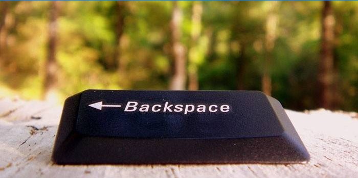 Backspace klíč