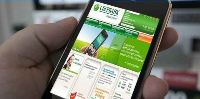 Mobilní aplikace Sberbank na obrazovce smartphonu