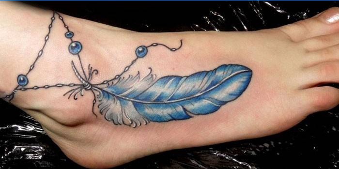 Dívka kotník peří tetování