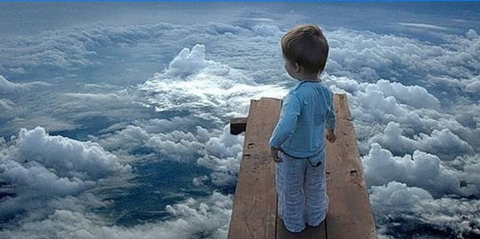 Dítě nad mraky