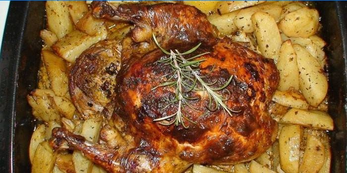 Kuře na bramborovém polštáři na plech