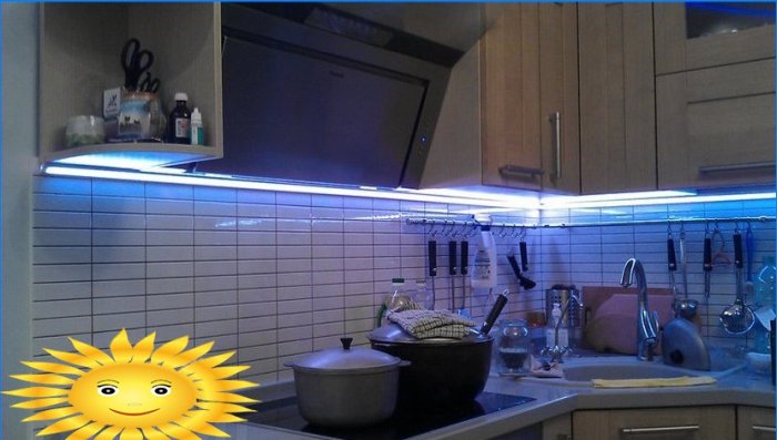 Osvětlení pod skříňky v kuchyni z LED pásky