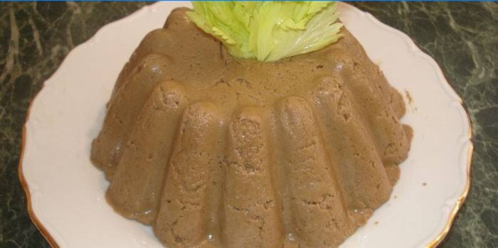 Vepřová jaterní pasta na talíři