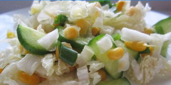 Fazolový zelný salát s okurkou