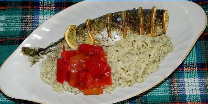 Makrela s rýží a zeleninou