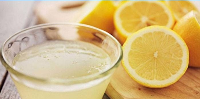 Citronové poloviny a citronová šťáva