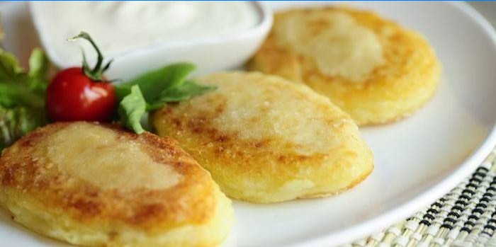 Dietní brambor zrazy na talíři