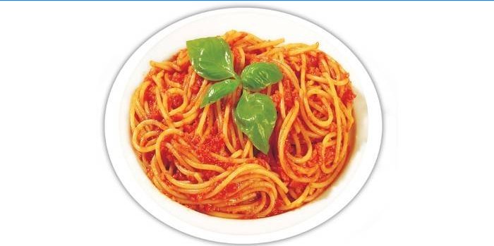 Špagety s rajčatovou pastou a dušeným masem