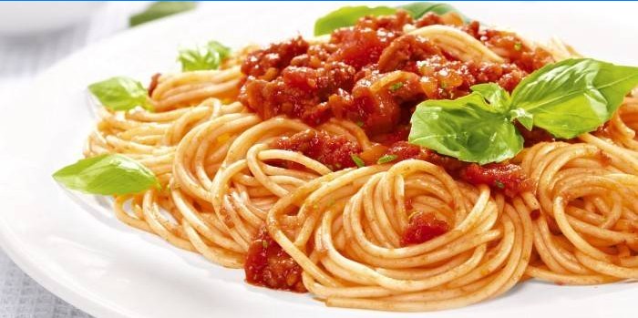 Špagety se sýrem a masem