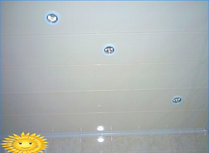 Možnosti stropního designu v koupelně