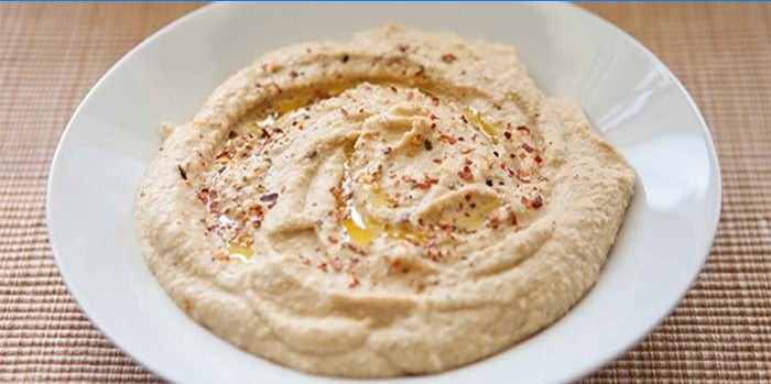 Cizrna Hummus na talíři