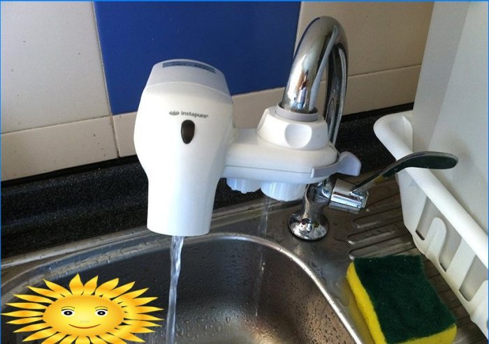 Přehled systémů čištění vody založených na filtrech s vyměnitelnými kazetami pro domácnost a kancelář