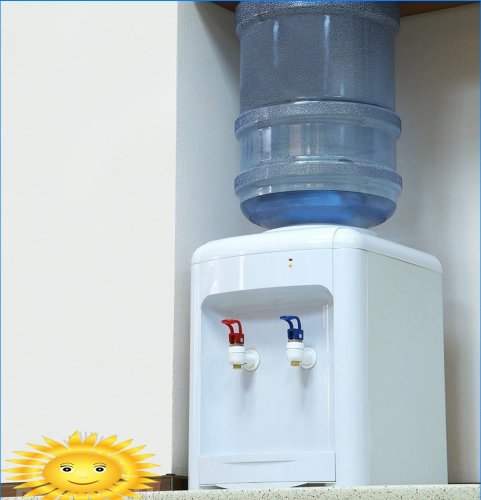 Přehled systémů čištění vody založených na filtrech s vyměnitelnými kazetami pro domácnost a kancelář