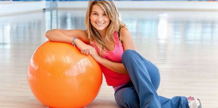 Dívka s fitball