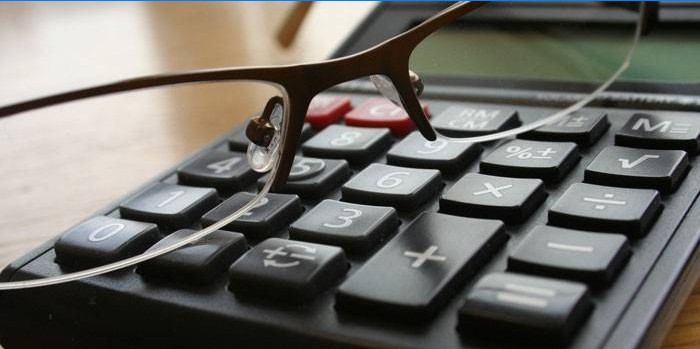 Kalkulačka a brýle