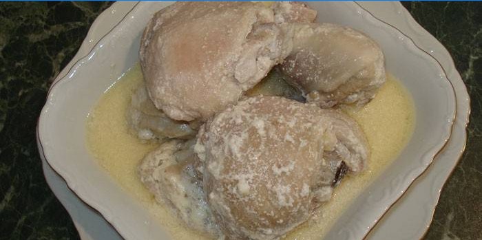 Plátky kuřecího masa v česnekové smetaně