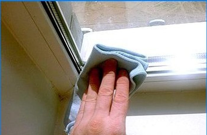 Údržba okenních kování z PVC