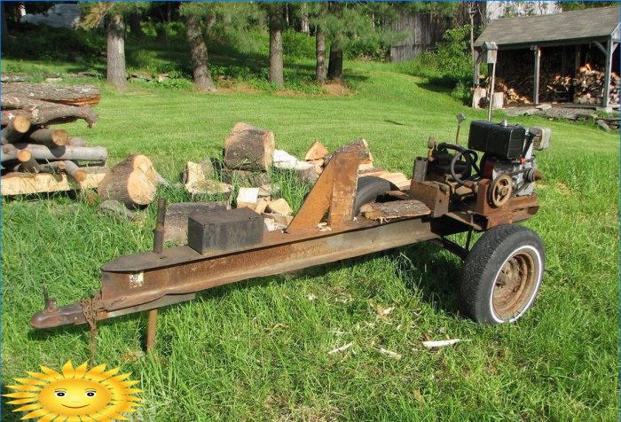 Štípač dřeva z traktoru na zadní straně