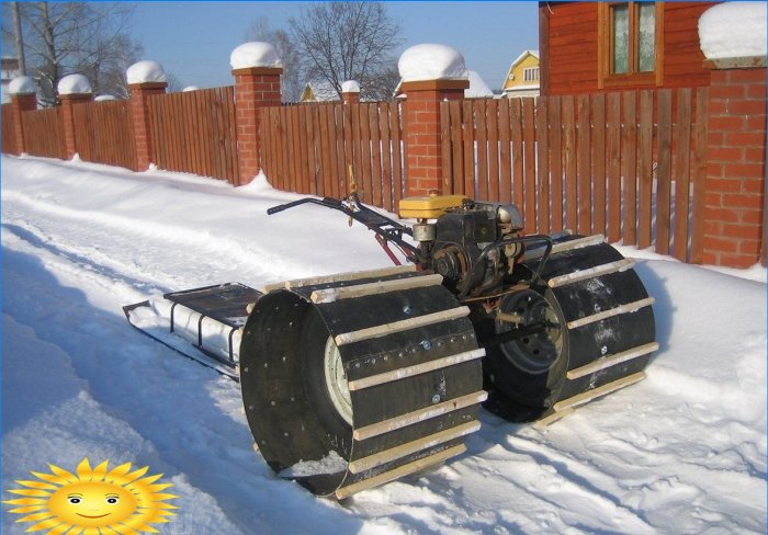 Domácí sněžný skútr z vlečného traktoru