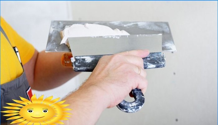 DIY dekorativní omítka pro stěny z obyčejného tmelu