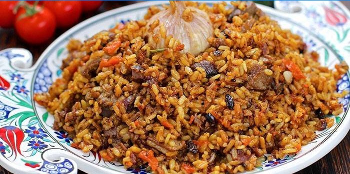 Uzbecká pilaf na misce