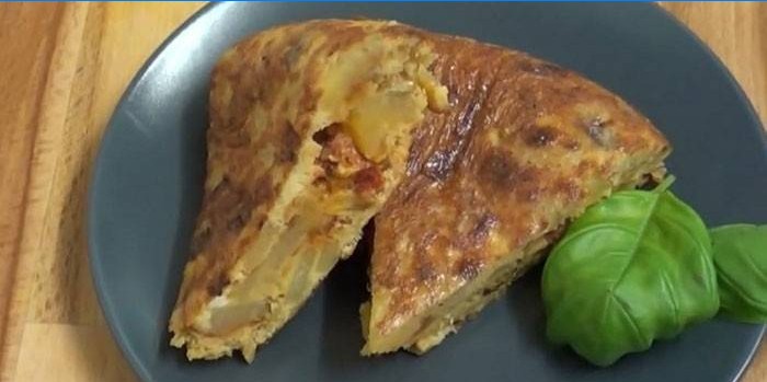 Omeleta s bramborami a klobásou