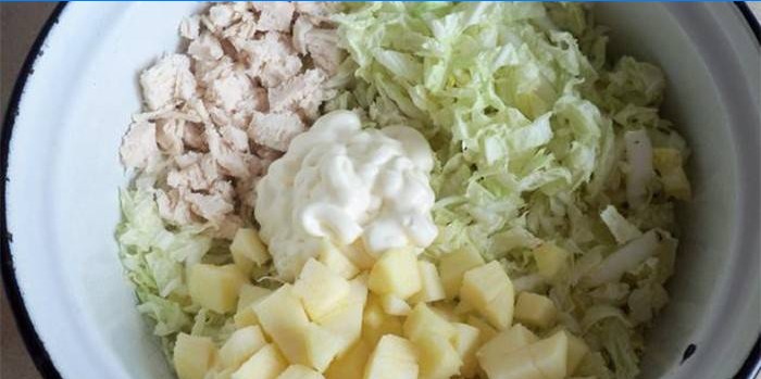 Ingredience a majonéza v misce