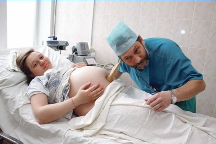 Gynekolog a těhotná žena