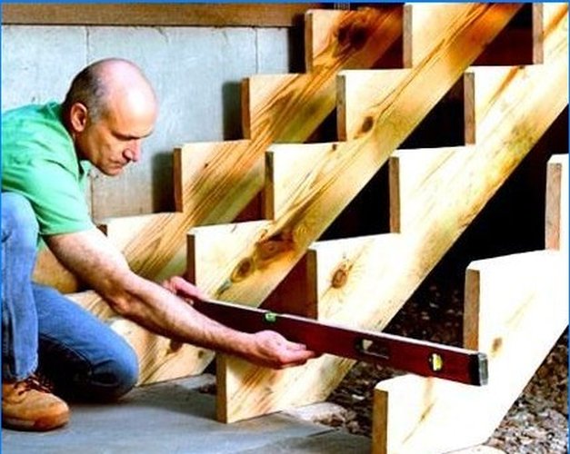 Jak postavit žebřík pro letní sídlo vlastními rukama