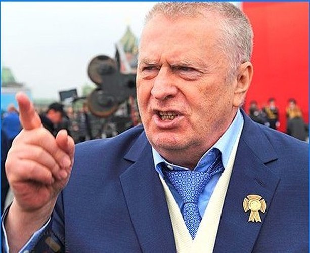 Srovnání dubna: opozice - vězení, vláda - rezignace, úředníci - rozvod