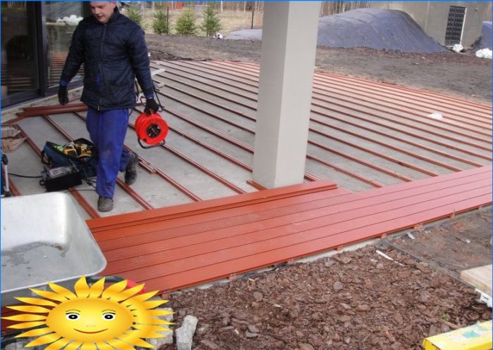 Montáž palubky z kompozitu dřevo-polymer